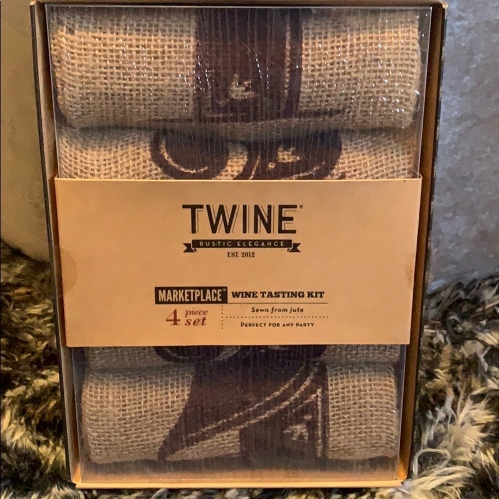Wine tasting kit, 4 woven jute wine sacks